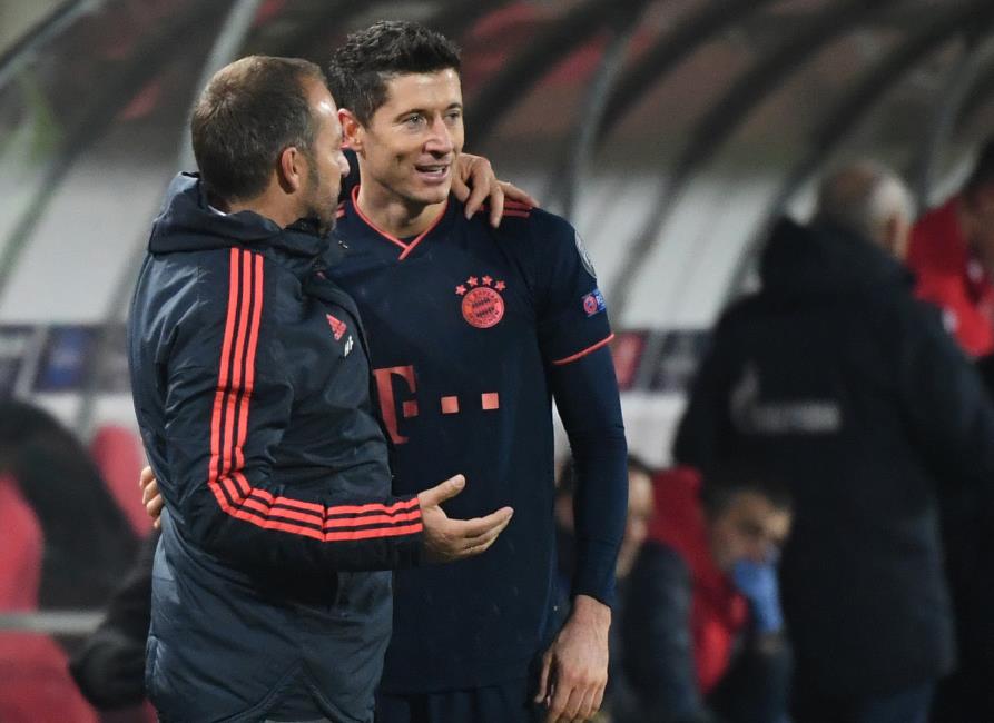 巴萨官方晒罗贝托告别仪式合照，配文：你永远的家